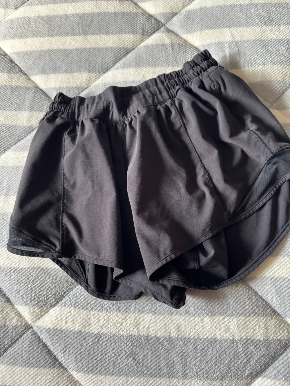 Lululemon Hotty hot 4” black shorts